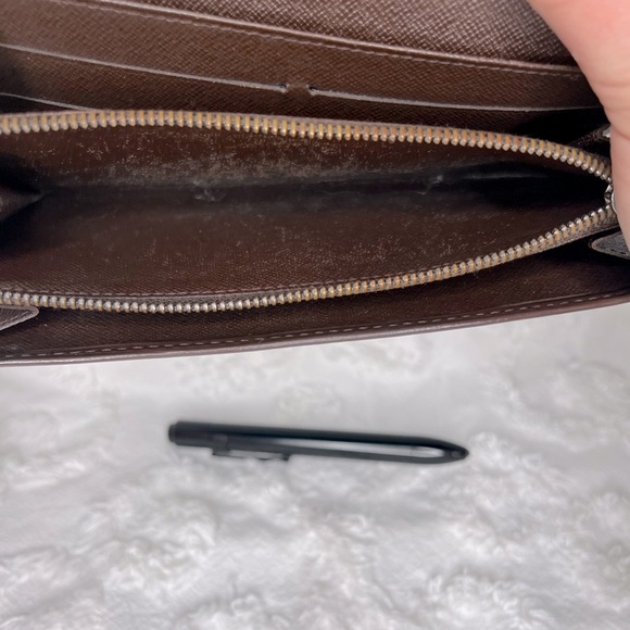 LOUIS VUITTON • EPI LEATHER • SARAH WALLET - Picture 8 of 10